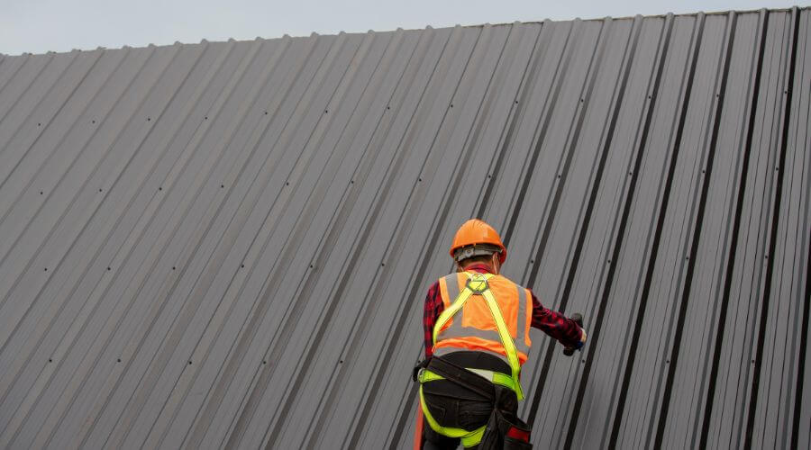 Professional metal roof installation services in El Paso, AR